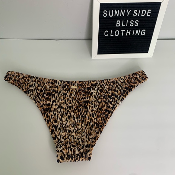 Victoria’s Secret Cheetah Ribbed Cheeky Bikini Bottoms Size XL Animal Print Swim - Picture 6 of 8